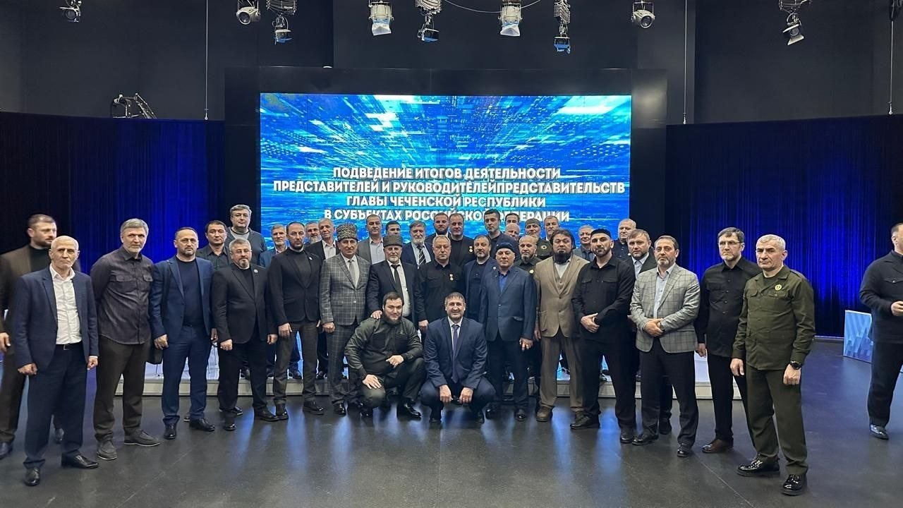 Участники подведения итогов деятельности представительств Главы Чеченской Республики